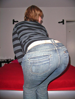Amateur Chubby Ass PAWG in Tight Denim Jeans